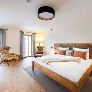 Zimmer mit Kingsize-Bett